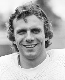 Joe Montana. Reproduced by permission of the Corbis Corporation.