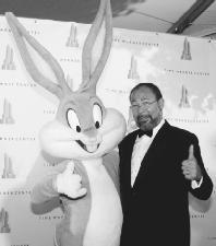 Richard Parsons poses with Bugs Bunny in 2004. AP/Wide World Photo. Reproduced by permission.